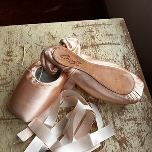 Capezio Ava Ballet Toe Point Shoes Brand New